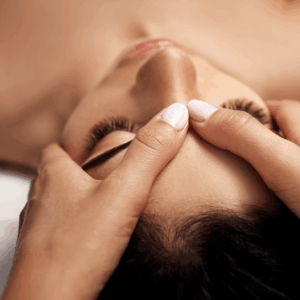 Masaje cráneo facial